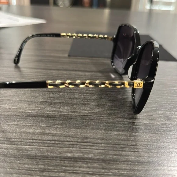CHANEL SUNGLASSES - Picture 13 of 17